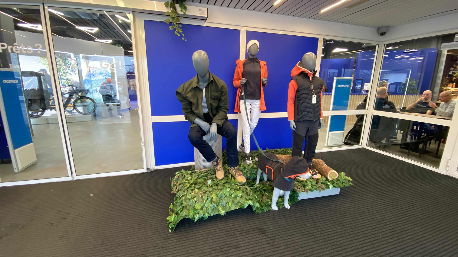 Entry SAS airlock area at Decathlon Atlantis